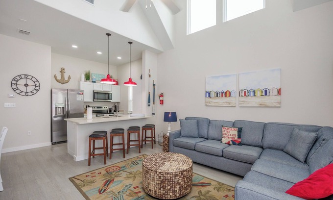 Corpus Christi Casa | Dog-Friendly Getaway with Fun Amenities, Just Steps from the Beach
