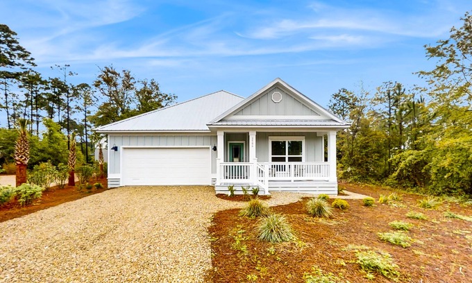 Carrabelle Casa | Dog-friendly getaway with central AC & a washer/dryer - walk to the beach