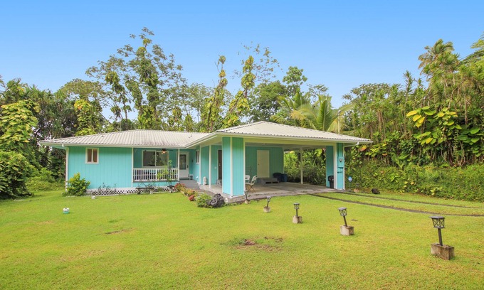 Kapoho Casa | Dog-friendly home near the ocean with lanai, washer/dryer, desk and Free Wifi