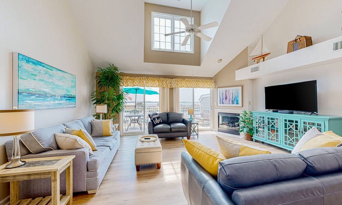 Bethany Beach Condominio | Dog-friendly home with water-view balconies, on-site pool, washer/dryer, AC