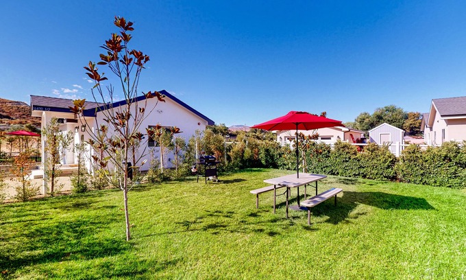 Canyon Country Casa | Dog-friendly home with outdoor space, grill, amazing views, AC, & W/D