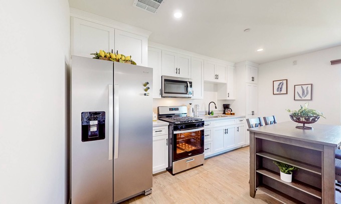 Canyon Country Casa | Dog-friendly home + guest house with amazing views, private yard, & grill