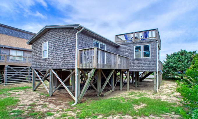 Hatteras Casa | Dog-friendly home w/deck, outdoor shower, washer/dryer, beach access, ocean view