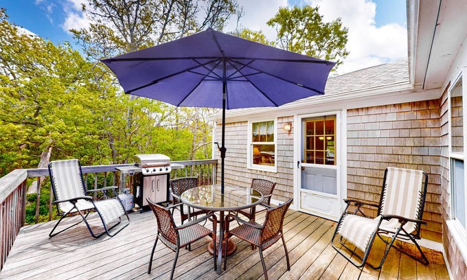 South Chatham Casa | Dog-Friendly Home w/Yard, Deck, Free WiFi, New Gas Grill - Walk to the Beach
