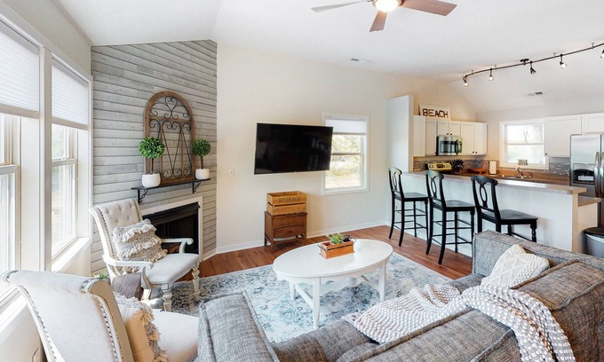Sea Scape Casa | Dog-friendly home with hot tub, central AC & washer/dryer - snowbird-friendly
