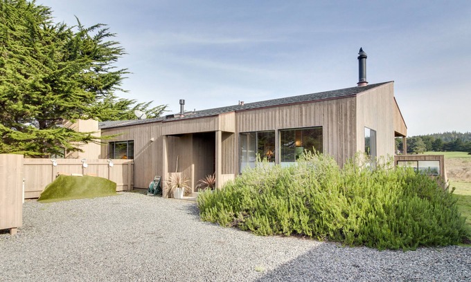 Sea Ranch Casa | Casa para perros con vistas al mar y golf, además de piscina compartida, jacuzzi, tenis