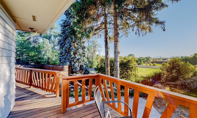 Redmond Casa | Dog-friendly home with great deck, firepit & fireplace - walk to shops & dining