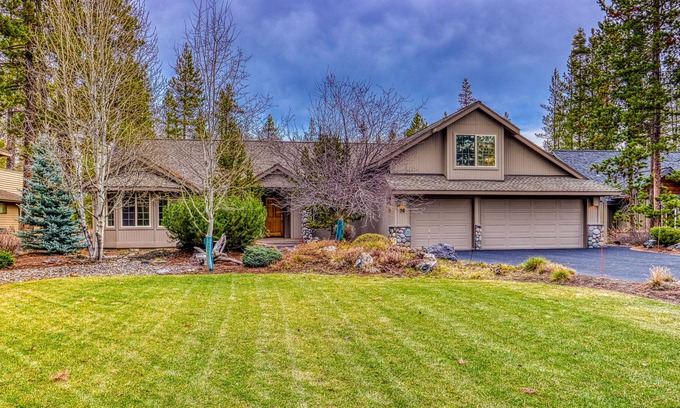 Deer Park Casa | Dog-Friendly Home with WiFi, Fireplace, & Deck, Private Hot Tub, & SHARC Passes