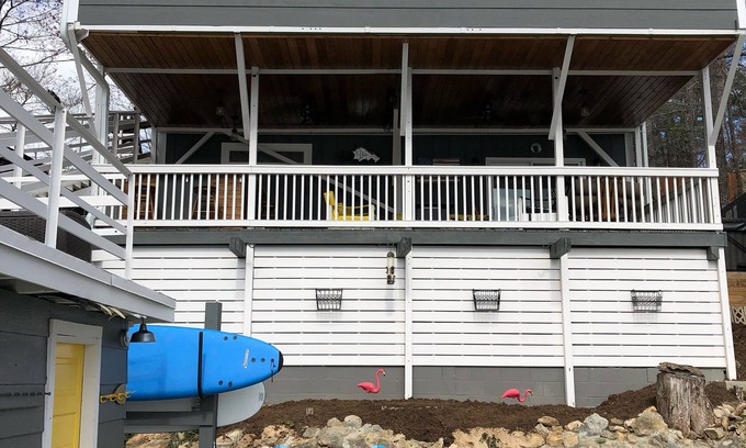Lake Lure Casa | Bañera de hidromasaje, canoa, SUP, salto de embarcadero, barco pontón! 8 / 17-8 / 31 disponible.
