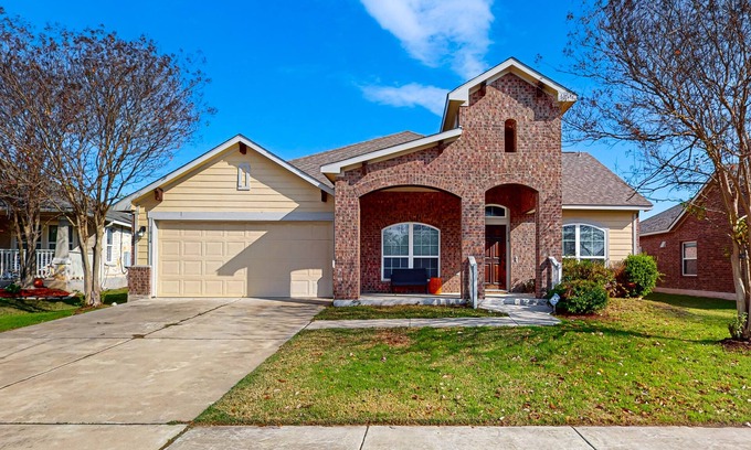 Pflugerville Casa | Dog-friendly house with patio, enclosed backyard and shared pool