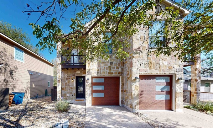 West Congress Casa | Dog-friendly house with enclosed backyard, W/D, close to Downtown Austin