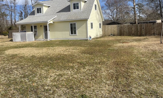 Leland Casa | Dog Friendly - Located Near Downtown Wilmington and Multiple Beaches!