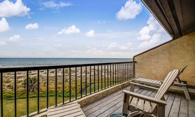 Fernandina Beach Casa | Dog-friendly oceanfront townhouse with covered balcony, views, pool & AC