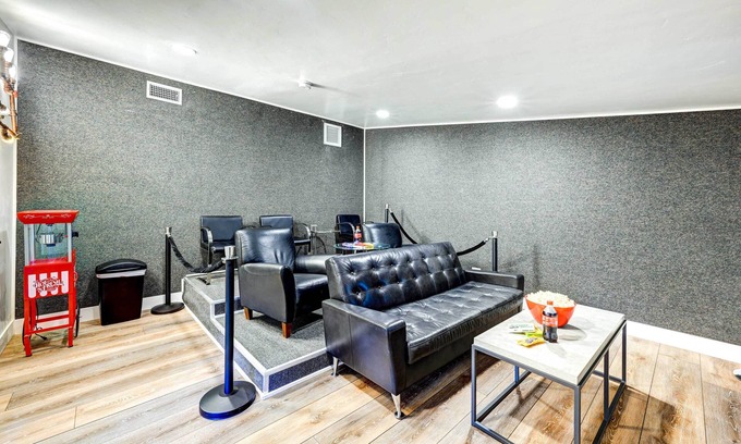 Oakhurst Casa | Dog-Friendly Oakhurst Home: Walk to Downtown!