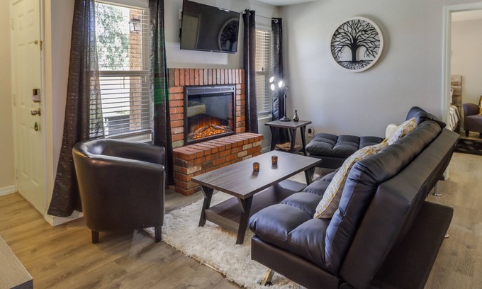 South Mountain Apartamento | Dog-friendly Phoenix Condo w/ Community Pool!