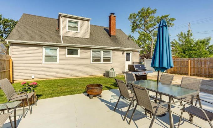 Port Clinton Casa | Dog-Friendly Port Clinton Home Walk to Lake Erie!