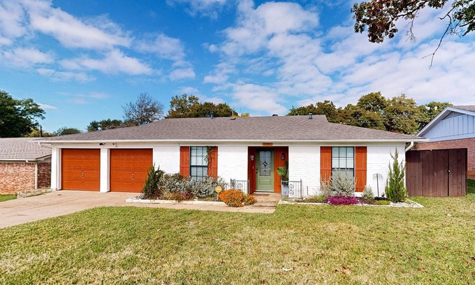 Bedford Casa | Dog-friendly retreat with oasis yard, amazing pool, tropical bar, & firepit