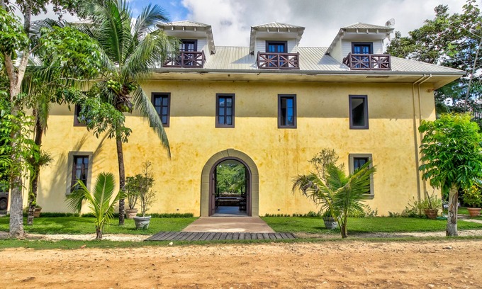 Bullet Tree Falls Casa | Se admiten perros, suites frente al río con piscina compartida, hermosas vistas y balcón