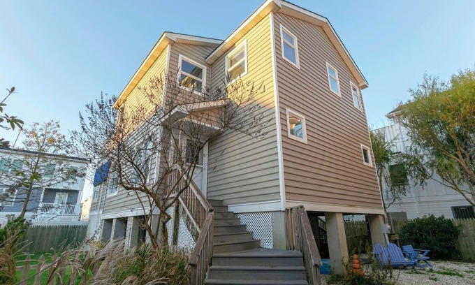 Dewey Beach Cabaña | Dog-Friendly Solar Cottage, Bay Views, 1.5 Blocks to Beach, Fenced Yard & Decks!