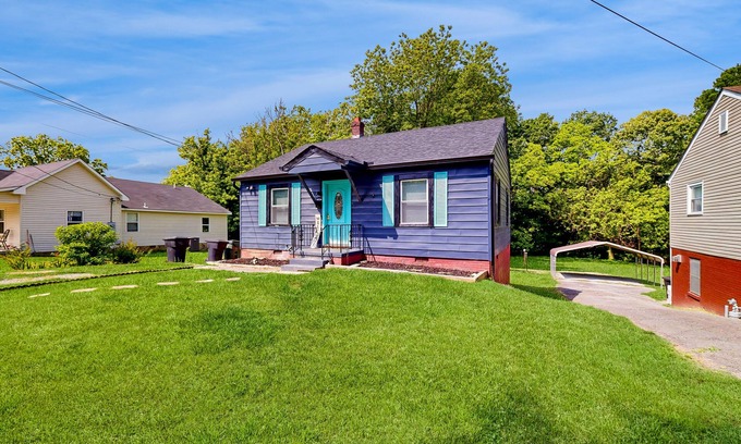 Burlington Casa | Dog-friendly spacious home near lake & town with fireplace & private backyard