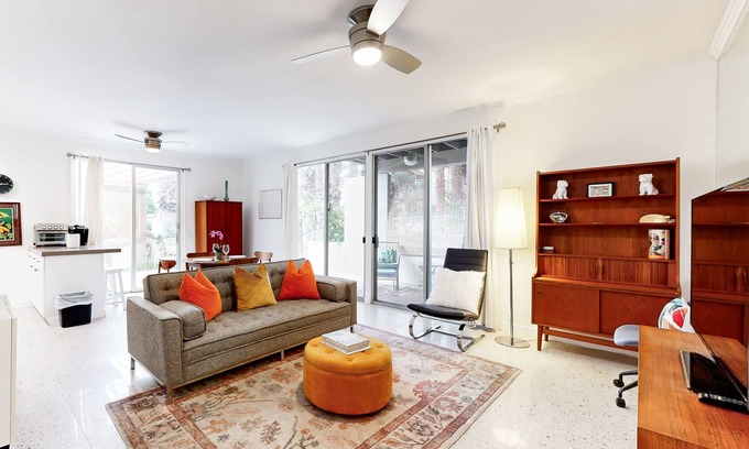 Indian Wells Apartamento | Dog-friendly studio condo near golf with 3 pools, patio, grill, W/D, & AC