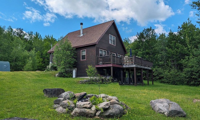 Greenwood Chalet De Esquí | Dog Friendly w/ Outdoor Kennel, Fire Pit, Grill, Deck w/ Furniture