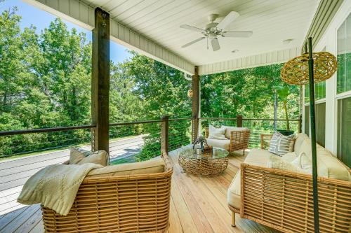 Myrtle Grove Casa | Dog-Friendly Wilmington Retreat about 7 Mi to Beach!