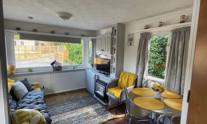 Carmarthen Casa | Dog/Pet Friendly Fenced Garden at Rural Farm but Central Location to all Coasts
