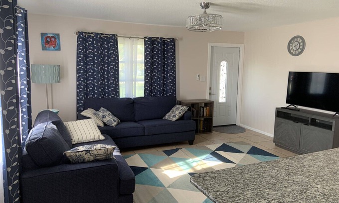 Whitney Beach Casa | Dogs and cats friendly renovated duplex 5 min drive from the beach
