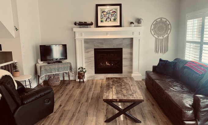 Cochrane Casa | Dogs are welcome in our family friendly 3 bedroom home