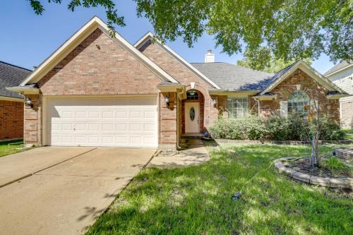 George Bush Park/Eldridge Casa | Dogs Welcome, Fenced Yard Richmond Retreat!