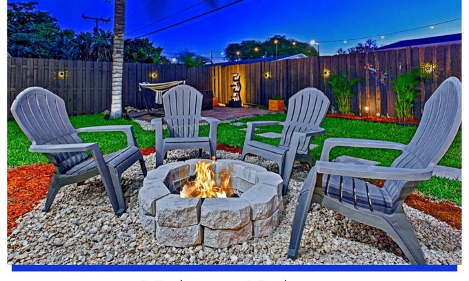 Pompano Beach Casa | Dogs Welcome: Near 3 Beaches + Pompano Beach PiernTiki Bar Fire Pit.
