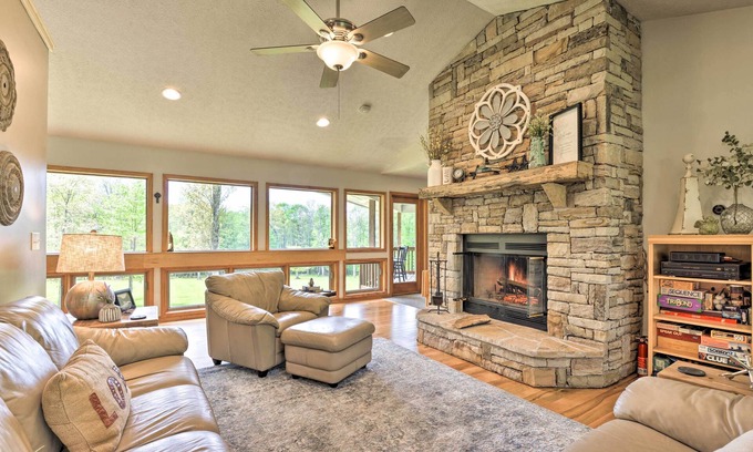 Crellin Casa | Dogs Welcome: Secluded Oakland Gem w/ Hot Tub