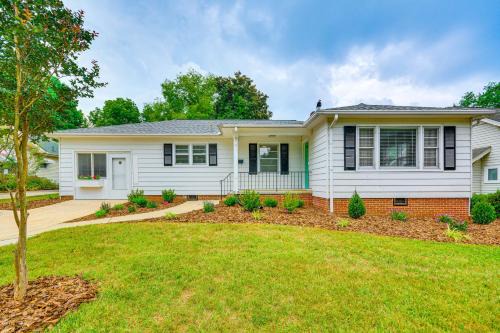 High Point Casa | Dogwood Cottage with Fireplace 1 Mi to University