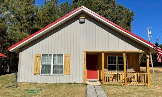 Tie Plant Cabina | Dogwoods-2 bedroom cabin with spacious parking