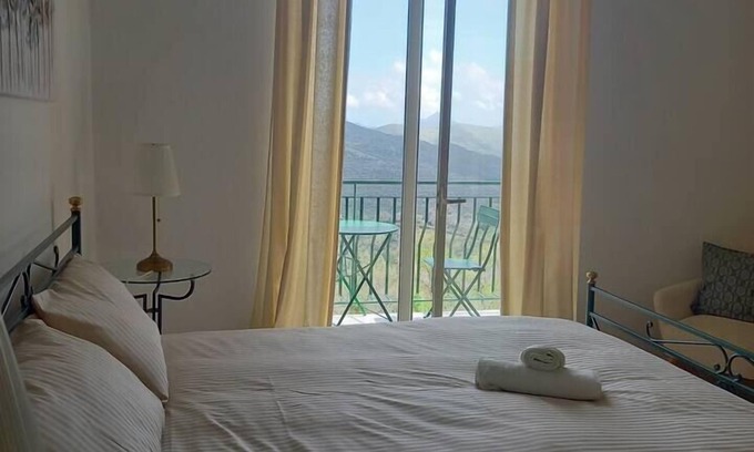 Isnello Apartamento | Dolce-Vista, Spacious 3 Bed Apartment with Panoramic Views