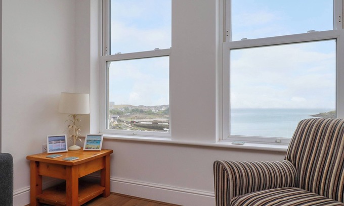 Cemaes Bay Cabaña | DOLFOR, pet friendly, country holiday cottage in Cemaes Bay