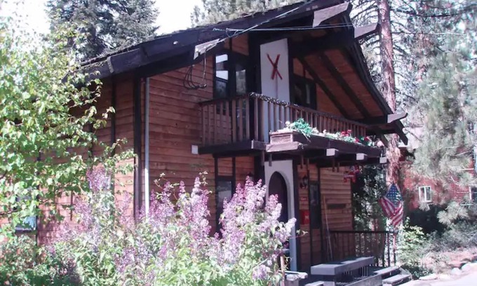 Lake Forest Chalet De Esquí | Dollar Point Charming Swedish Chalet,large deck, BBQ, LAKEVIEW/DISCOUNT PRICE
