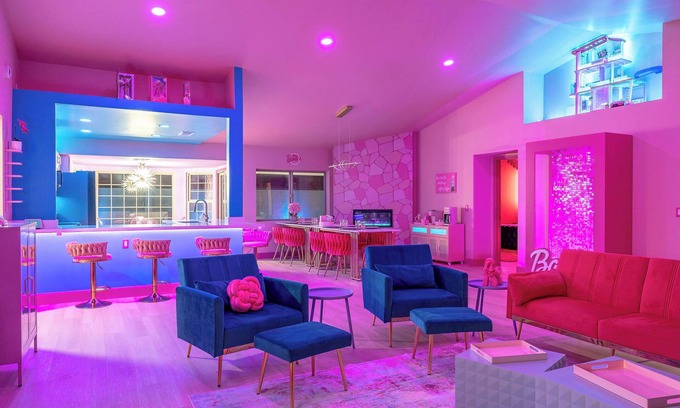 Summersett Village Casa | Dollhouse Daydream Barbie-inspired, Spacious 5-bedroom house with heated pool