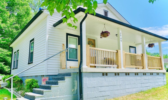 Newcomb Casa | Dolly Elvis Cash Inspired Home in Pioneer- Royal Blue, Tackett & Sundquist