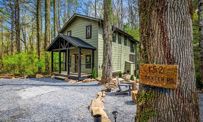 Rocky Grove Cabina | Dollys Retreat & The Greenhouse - 450ft to trails