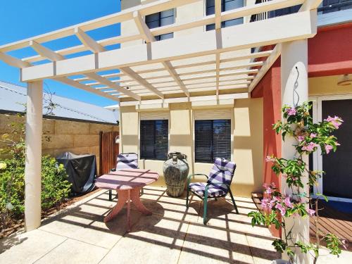 Wannanup Apartamento | Dolphin Beach House - Wannanup, Mandurah between the estuary and the ocean