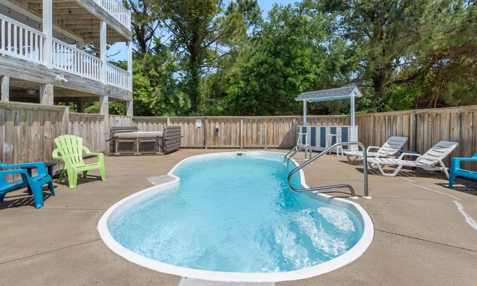 Carolina Dunes Casa | Dolphin Dunes: Pool, Hot Tub, Tiki Bar, Rec Room