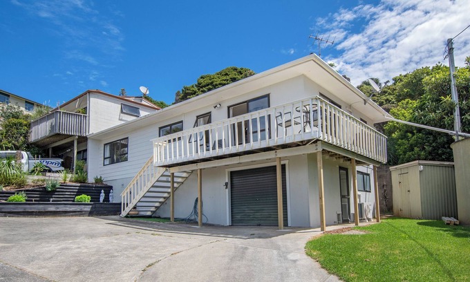 Tutukaka Casa | Dolphin Hideaway - Tutukaka Holiday Bach