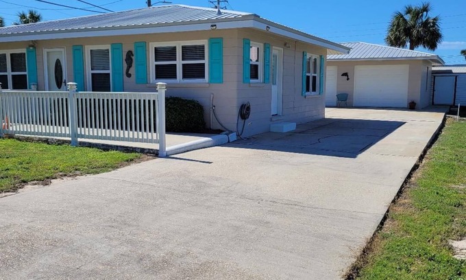 Kiska Beach Cabaña | Dolphin House Beach Cottage - on the West End