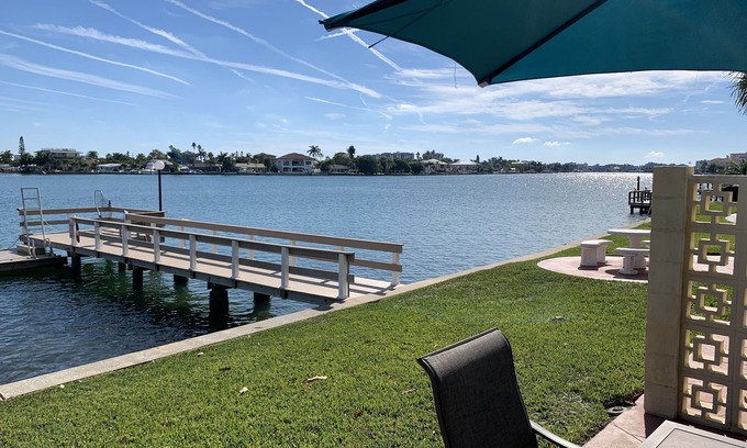 Treasure Island Condominio | Dolphin & Manatee At Your Back Door!!
