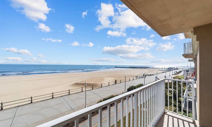 Northeast Virginia Beach Condominio | Dolphin Run Unit 304
