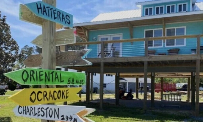 Minnesott Beach Casa | Dolphin Watch Bahamas Style w/ boatdock 5 min to Oriental and Ferry