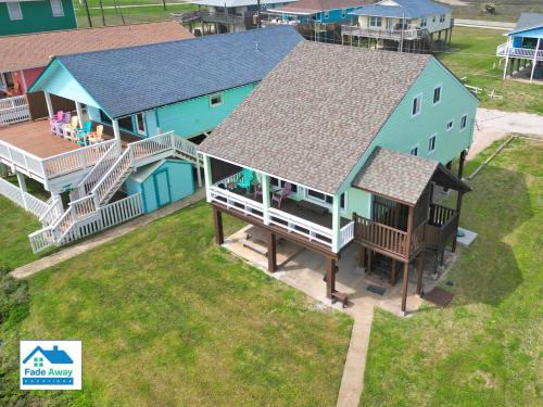 Freeport Casa | Dolphins Beach Cottage on the Beach - Sleeps 12