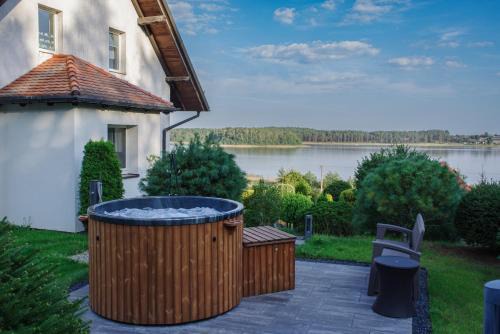 Lipnica Casa | Dom na wzgórzu z widokiem na jezioro z balią i sauną
